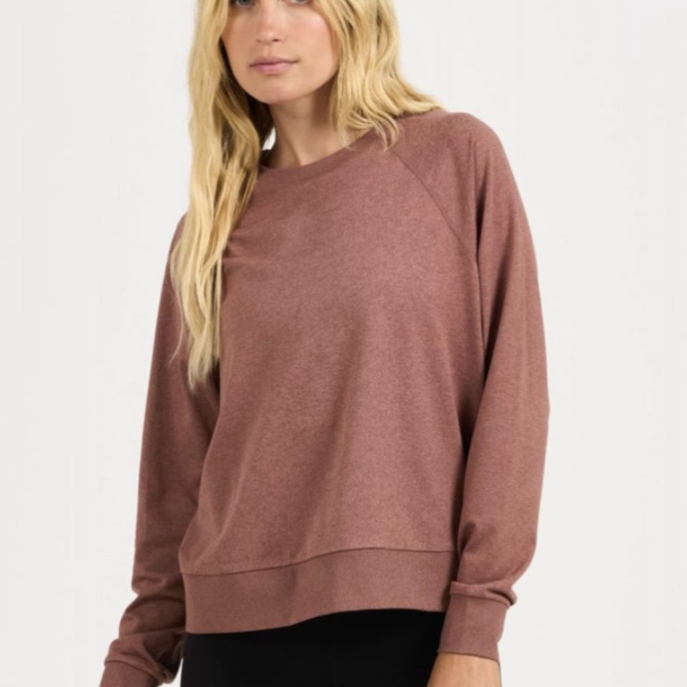 Vuori Long Sleeve Halo Crew in S, Terracotta Heather (website $96)